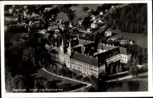 Ak Tegernsee in Oberbayern, Schloss, Fliegeraufnahme