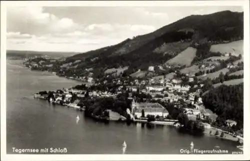 Ak Tegernsee in Oberbayern, Schloss, Fliegeraufnahme