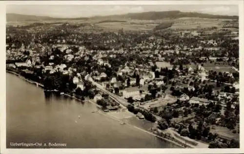 Ak Überlingen am Bodensee, Gesamtansicht der Stadt, Fliegeraufnahme