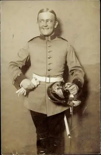 Ak Deutscher Soldat in Uniform, Pickelhaube, Monokel, Kaiserzeit