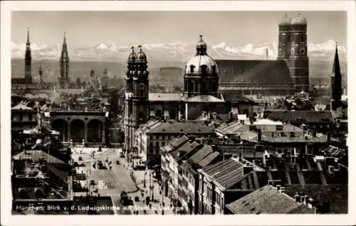 Ak München, Blick von Ludwigskirche, Teilansicht, Gebirge