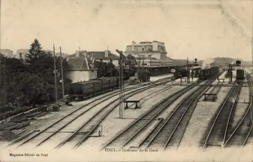 Ak Toul Meurthe et Moselle, Bahnhof, Interieure, Gleise, Eisenbahn