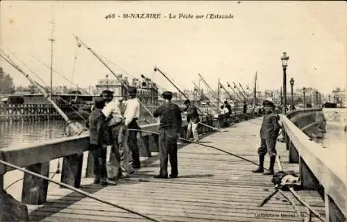 Ak Saint Nazaire Loire Atlantique, La Peche sur l'Estacade