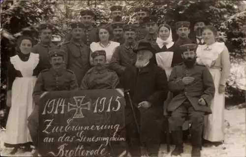 Foto Ak Brotterode in Thüringen, Gesungsheim, Gruppenbild, Soldaten, Krankenschwestern, 1914-1915