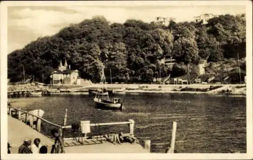 Ak Lohme auf Rügen, Bootsanleger, Segelboot