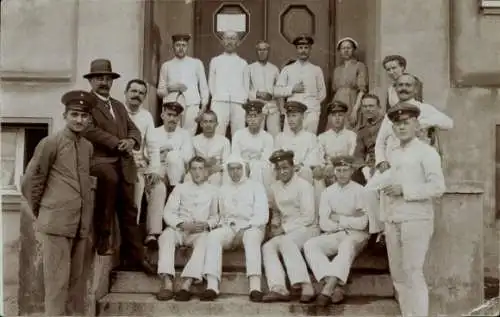 Foto Ak Deutsche Soldaten in Uniformen, Lazarett, I WK, Heinrich Schwecke