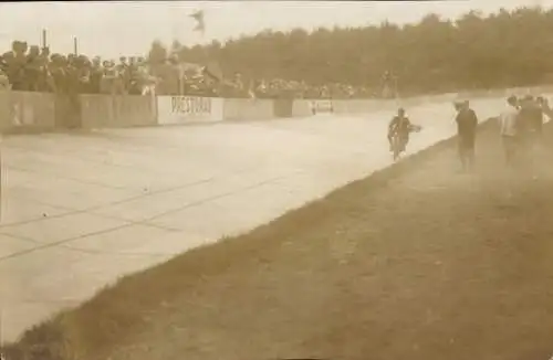 Foto Motorrad auf der Rennstrecke, Motorrennsport, Zuschauer