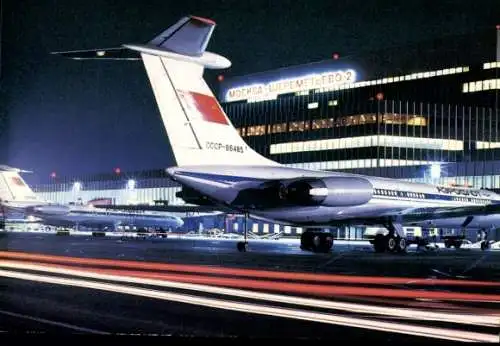 Ak Sheremetyevo 2 Flughafen Moskau, Flieger CCCP-86485 bei Nacht, Aeroflot, Passagierflugzeug