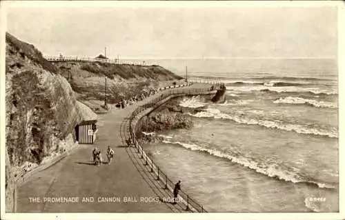 Ak Roker Sunderland England, Promenade, Cannonball Rocks