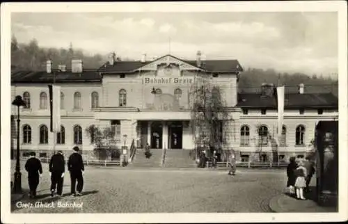 Ak Greiz in Thüringen, Blick auf den Bahnhof, Passanten