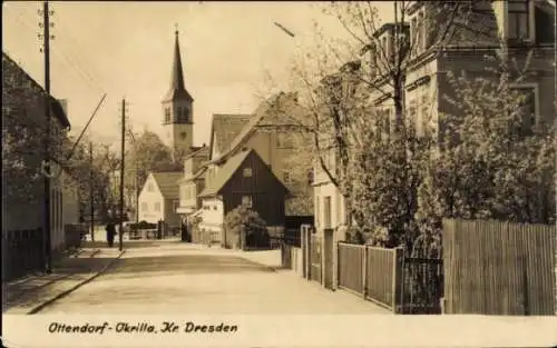 Ak Ottendorf Okrilla Sachsen, Straßenpartie, Kirche