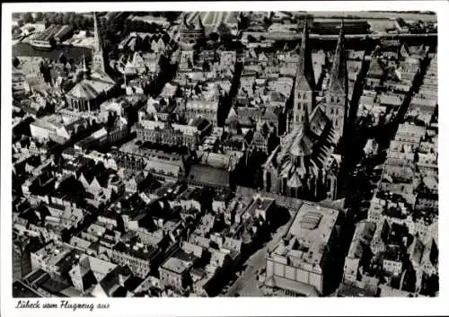 Ak Lübeck in Schleswig Holstein, Fliegeraufnahme der Stadt, Kirche