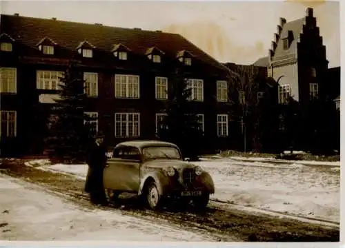 Foto Środa Wielkopolska Schroda Neumarkt Posen, Kreiskrankenhaus, Arzt mit Automobil, Winter