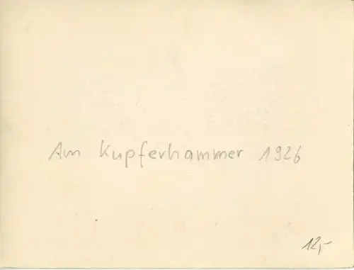 Foto Kupferhammer im Schlaubetal Mixdorf in Brandenburg, Männer am Wehr, 1926