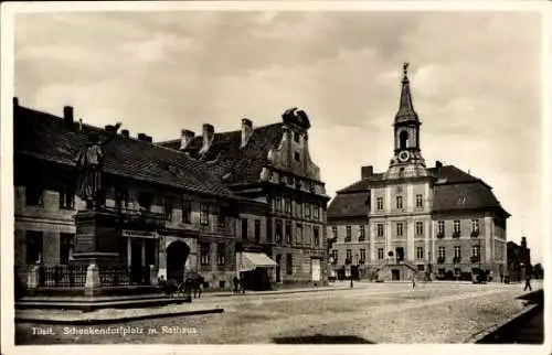 Ak Sowjetsk Tilsit Ostpreußen, Schenkendorfplatz mit Rathaus