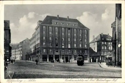 Ak Wałbrzych Waldenburg Schlesien, Vierhäuserplatz, Hotel Waldenburger Hof, Straßenbahn