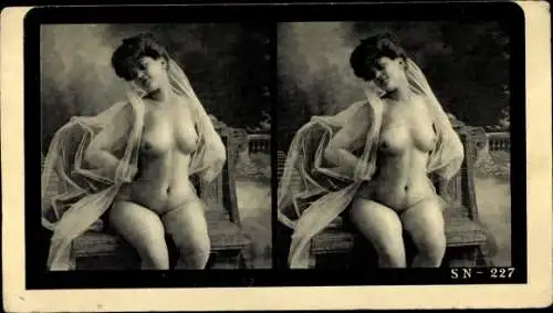 Stereo Foto Erotik, Frauenakt, sitzend, Schleier