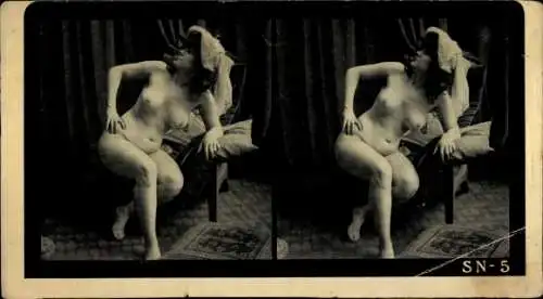 Stereo Foto Erotik, Frauenakt, auf einem Sessel sitzend