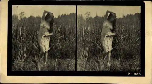 Stereo Foto Erotik, Frauenakt, stehend in der Natur