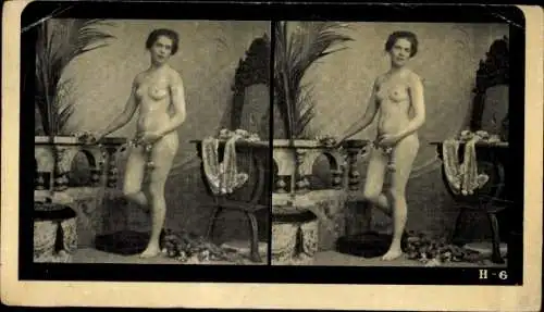 Stereo Foto Erotik, Frauenakt, stehend, Blumengirlande