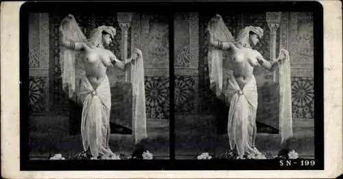 Stereo Foto Erotik, Frauenakt, stehend, Schleier, Armreifen