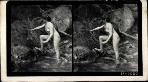 Stereo Foto Erotik, Frauenakt, am Ufer eines Baches