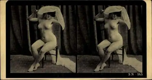 Stereo Foto Erotik, Frauenakt, auf einem Stuhl sitzend, Schleier