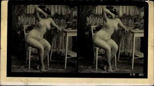 Stereo Foto Erotik, Frauenakt, auf einem Stuhl sitzend