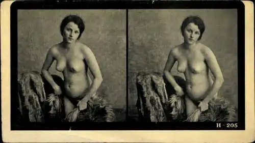 Stereo Foto Erotik, Frauenakt, stehend, mit Pelz