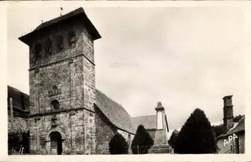 Ak Saint Projet de Cassaniouze Cantal, L'Eglise et le Monument Aux Morts