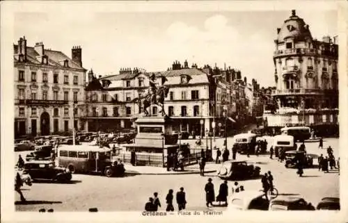 Ak Orléans Loiret, Place du Martroi, Denkmal Jeanne d'Arc zu Pferd, Bus, Autos