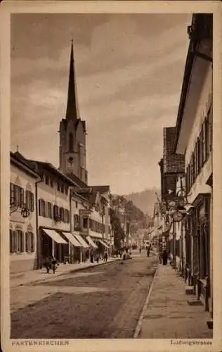 Ak Garmisch Partenkirchen, Blick in die Ludwigstraße, Läden, Kirchturm