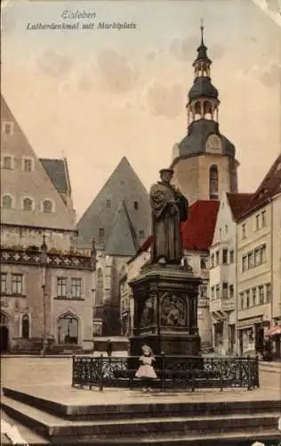 Ak Lutherstadt Eisleben, Lutherdenkmal, Marktplatz