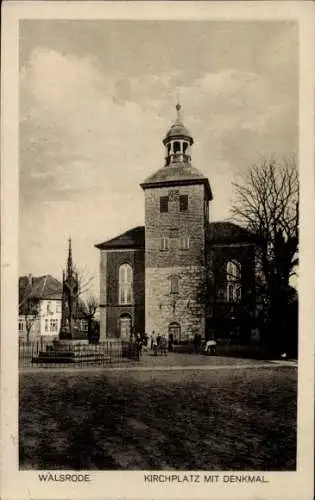 Ak Walsrode im Heidekreis, Blick auf den Kirchplatz mit Denkmal