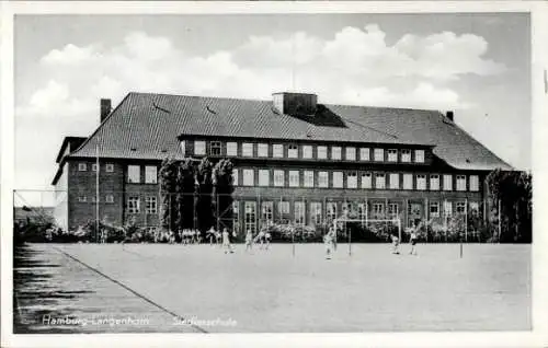 Ak Hamburg Nord Langenhorn, Siedlerschule, Fußballfeld, Schulkinder