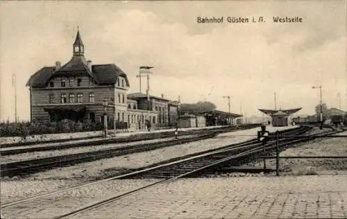 Ak Güsten in Anhalt, Bahnhof, Westseite