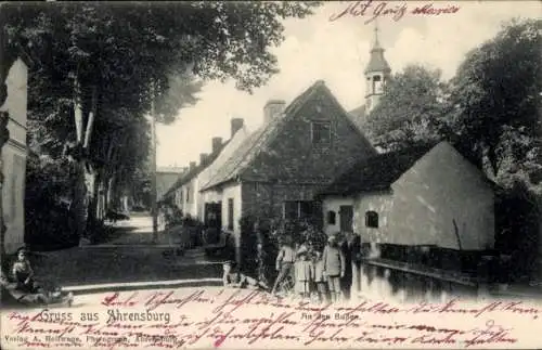 Ak Ahrensburg in Schleswig Holstein, An den Buden, Kirchturm, Kinder