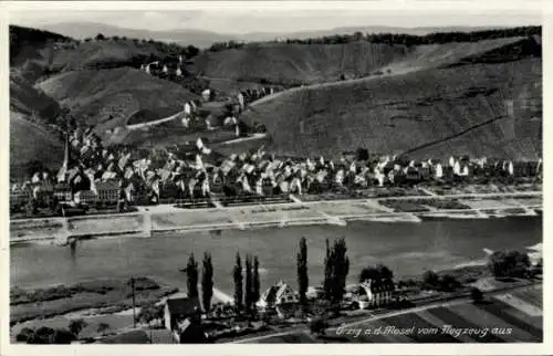 Ak Uerzig Ürzig an der Mosel, Fliegeraufnahme