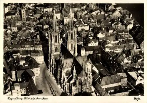 Ak Regensburg an der Donau Oberpfalz, Blick auf den Dom, Fliegeraufnahme