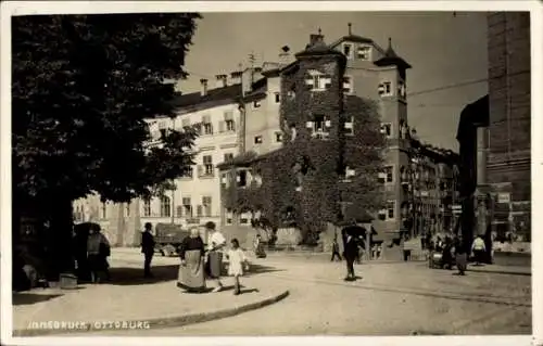 Ak Innsbruck in Tirol, Ottoburg, Straße, Passanten