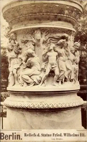 CdV Berlin Tiergarten, Reliefs an der Statue Friedrich Wilhelms III von Drake