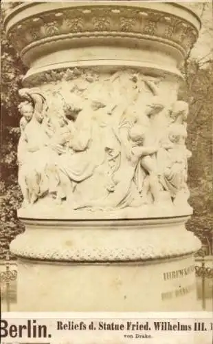 CdV Berlin Tiergarten, Reliefs an der Statue Friedrich Wilhelms III von Drake