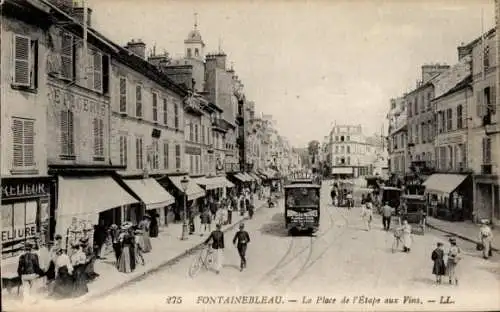 Ak Fontainebleau Seine et Marne, La Place de l'Étape aux Vins, Tram