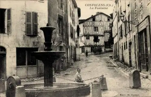 Ak Confolens Charente, Fontaine, Straße