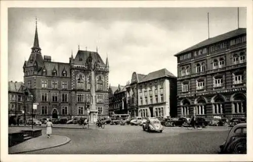 Ak Oldenburg in Holstein, Marktplatz mit Rathaus und Denkmal