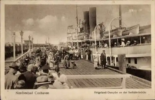 Ak Cuxhaven in Niedersachsen, Helgoland Dampfer an der Seebrücke