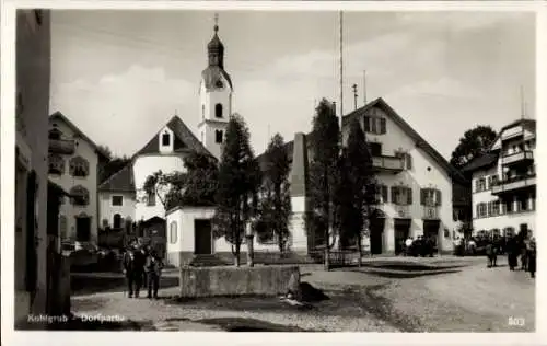 Ak Bad Kohlgrub im Kreis Garmisch Partenkirchen, zentraler Platz, Brunnen, Denkmal, Kirche