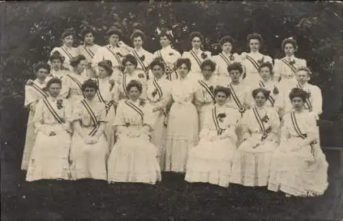 Foto Ak Twistringen Niedersachsen, Pensionat?, Gruppenbild, Frauen