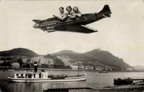 Ak Königswinter am Rhein, Dampfer, Personen im Flugzeug