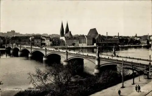 Ak Frankfurt an der Oder, Blick auf die Oderbrücke von Slubice aus